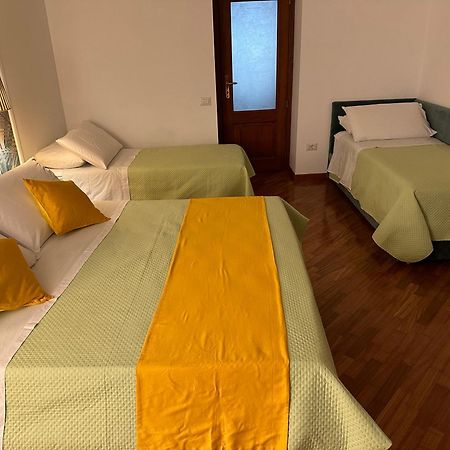 נאפולי Two Rooms Chiaia 37 מראה חיצוני תמונה