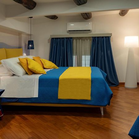 נאפולי Two Rooms Chiaia 37 מראה חיצוני תמונה