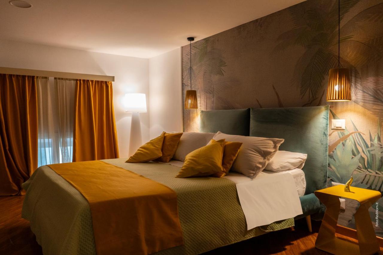 נאפולי Two Rooms Chiaia 37 מראה חיצוני תמונה