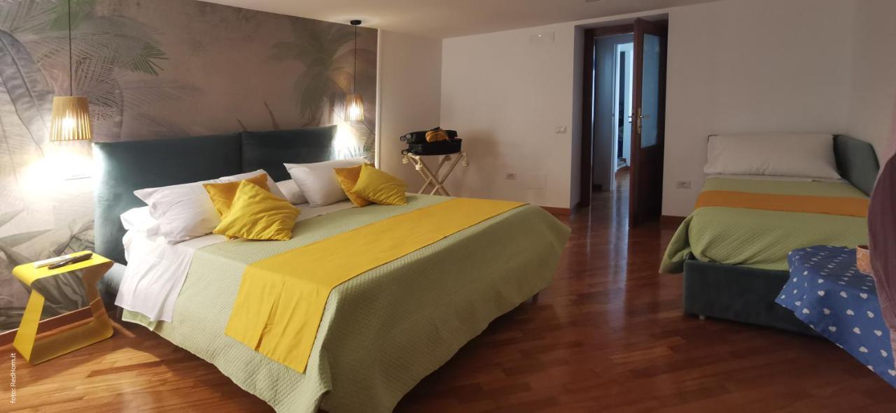 נאפולי Two Rooms Chiaia 37 מראה חיצוני תמונה