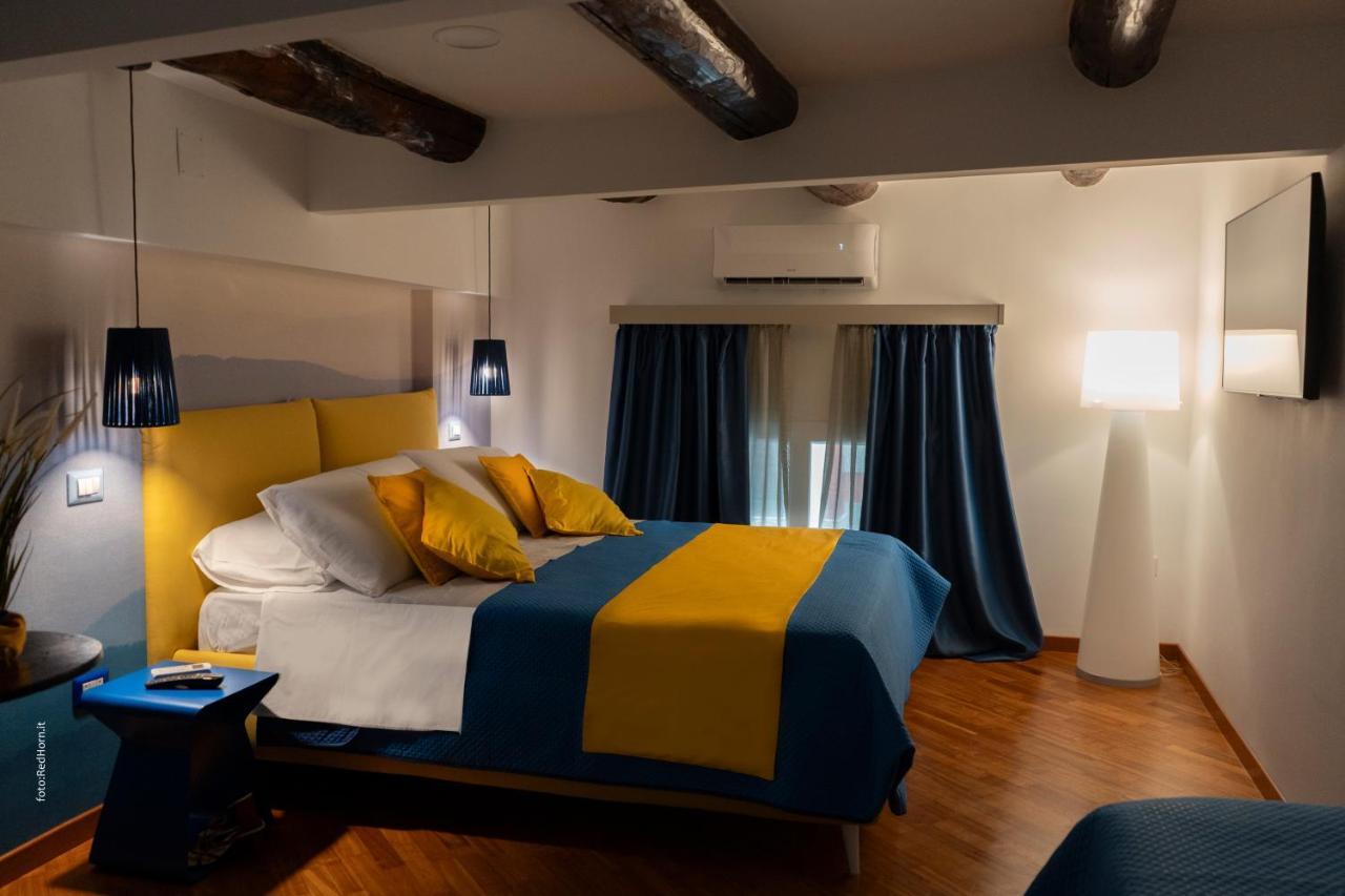 נאפולי Two Rooms Chiaia 37 מראה חיצוני תמונה