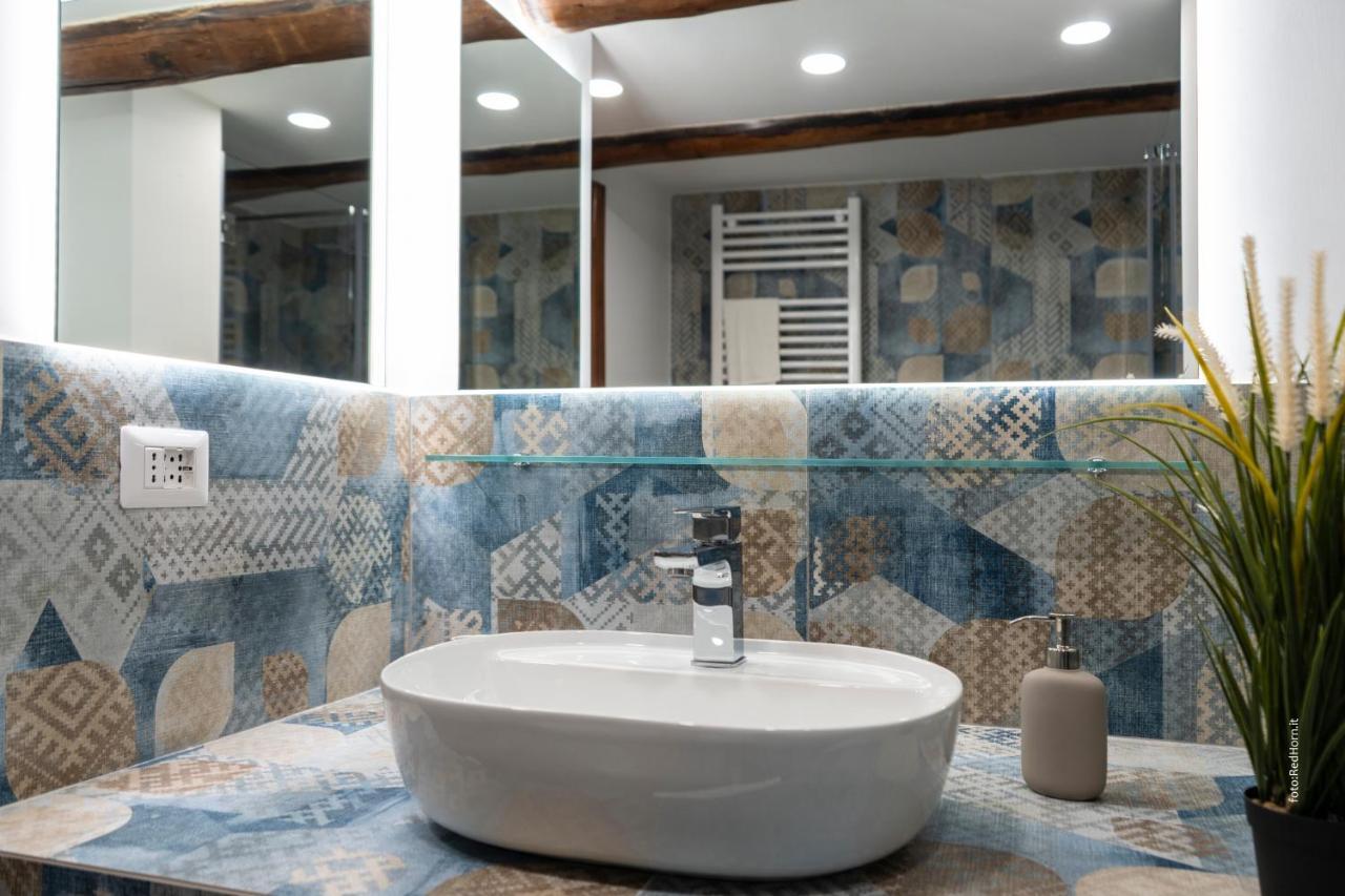 נאפולי Two Rooms Chiaia 37 מראה חיצוני תמונה