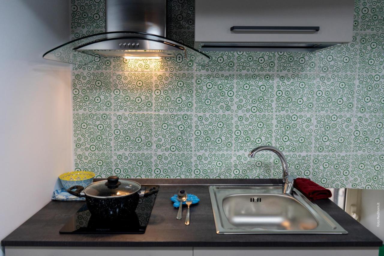 נאפולי Two Rooms Chiaia 37 מראה חיצוני תמונה