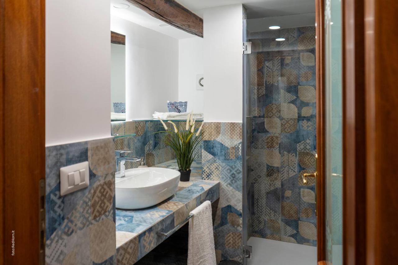 נאפולי Two Rooms Chiaia 37 מראה חיצוני תמונה