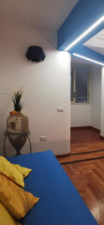 נאפולי Two Rooms Chiaia 37 מראה חיצוני תמונה