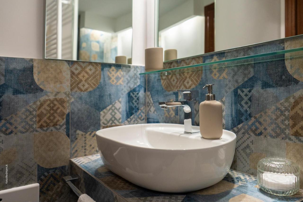 נאפולי Two Rooms Chiaia 37 מראה חיצוני תמונה