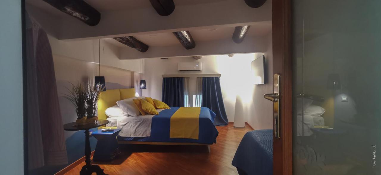 נאפולי Two Rooms Chiaia 37 מראה חיצוני תמונה