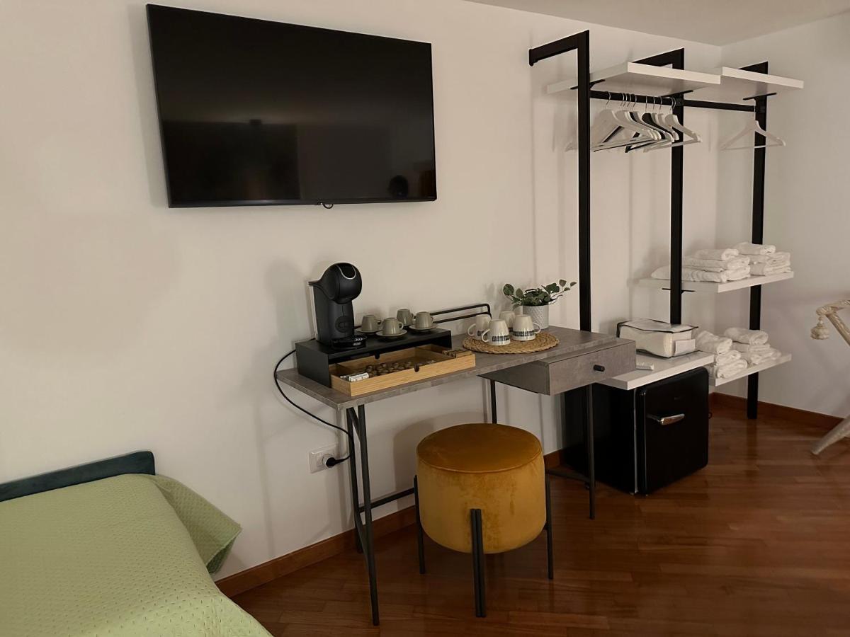 נאפולי Two Rooms Chiaia 37 מראה חיצוני תמונה