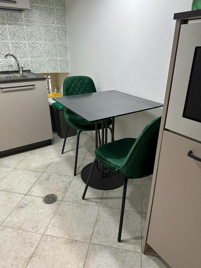 נאפולי Two Rooms Chiaia 37 מראה חיצוני תמונה