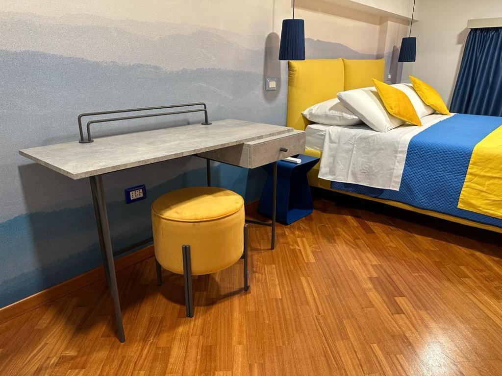 נאפולי Two Rooms Chiaia 37 מראה חיצוני תמונה