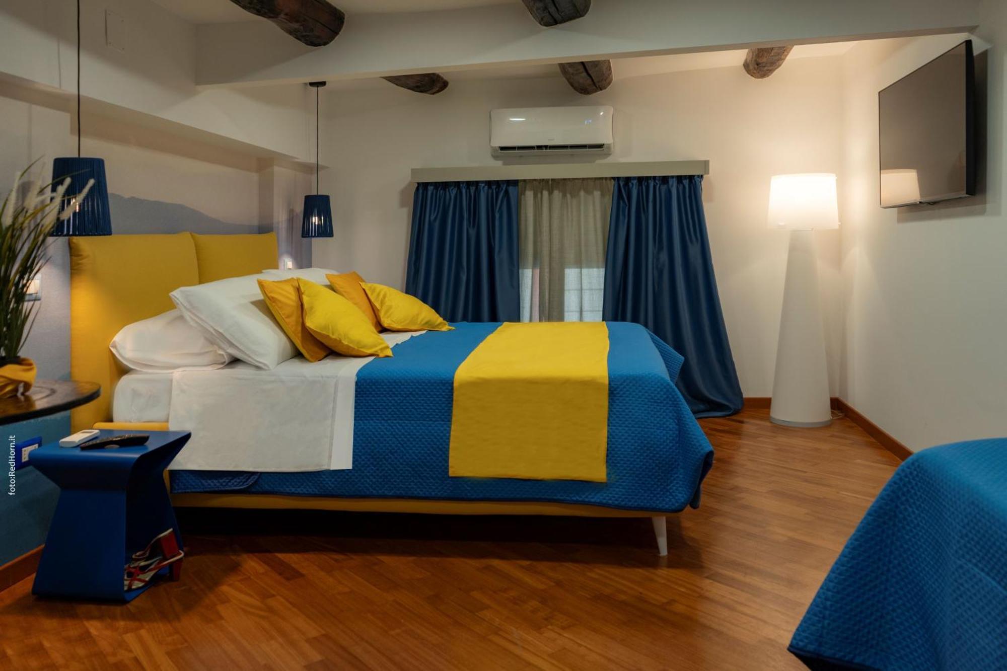נאפולי Two Rooms Chiaia 37 מראה חיצוני תמונה